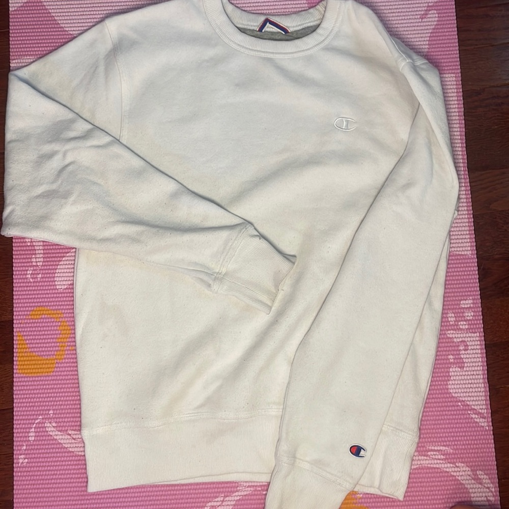 comfy white champion sweatshirt